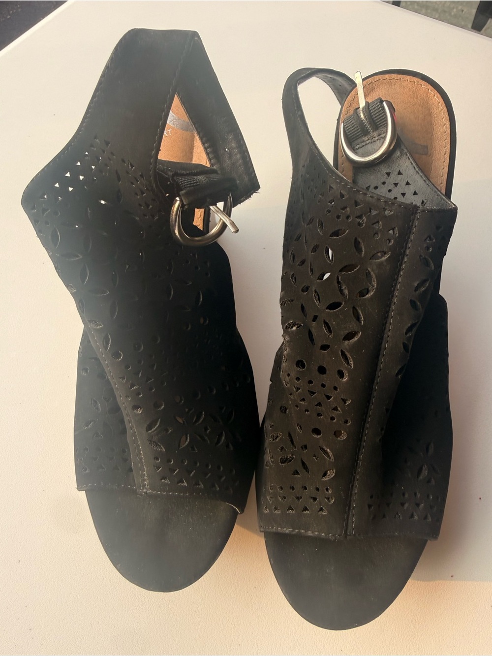 Source Unknown Black Laser-Cut Wedge Slingback Sandals